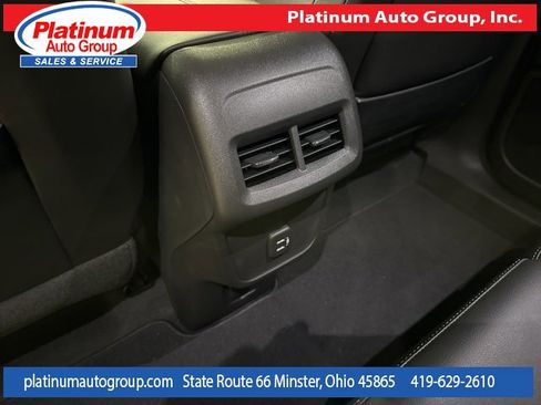 Used 2024 GMC Terrain SLT w/ Elevation Edition image 28