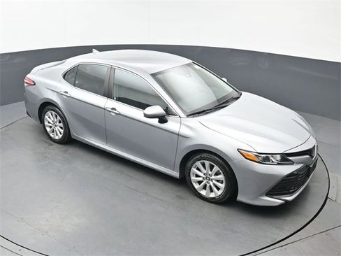 Used 2020 Toyota Camry LE image 38