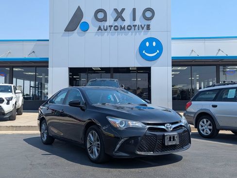 Used 2016 Toyota Camry SE FWD image 1