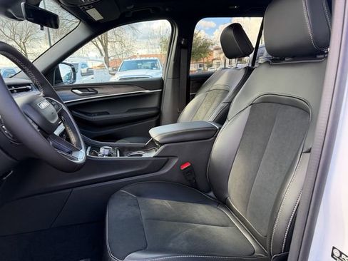 New 2026 Jeep Grand Cherokee Laredo image 12