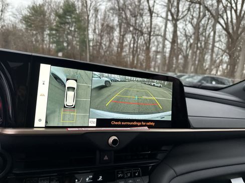 New 2026 Toyota Crown Signia Limited w/ Advanced Technology Package image 28