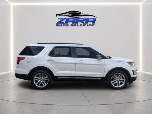Used 2017 Ford Explorer XLT w/ Equipment Group 202A FWD image 8