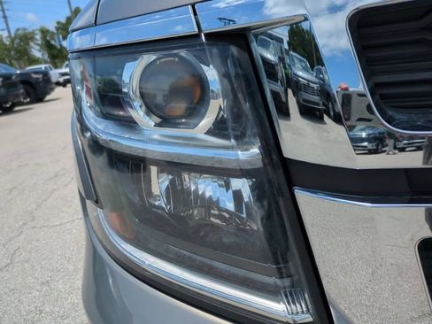 Used 2019 Chevrolet Suburban LT RWD image 10