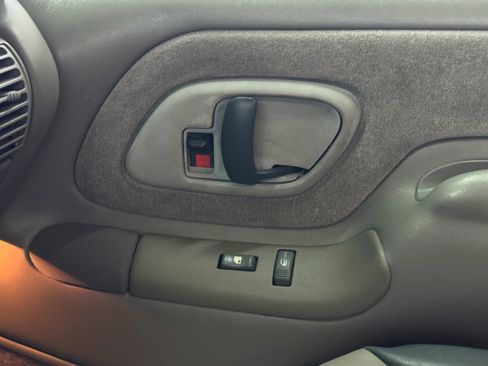 Used 2000 Chevrolet Tahoe Z71 w/ Comfort & Security Pkg image 56