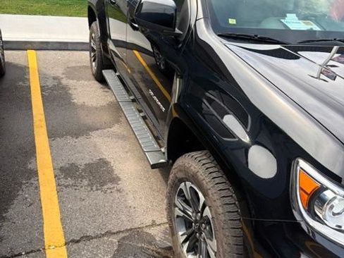 Used 2022 Chevrolet Colorado Z71 AWD/4WD image 3
