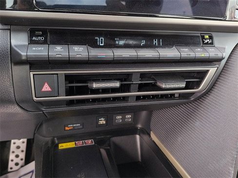 Certified 2025 Toyota Camry SE image 24