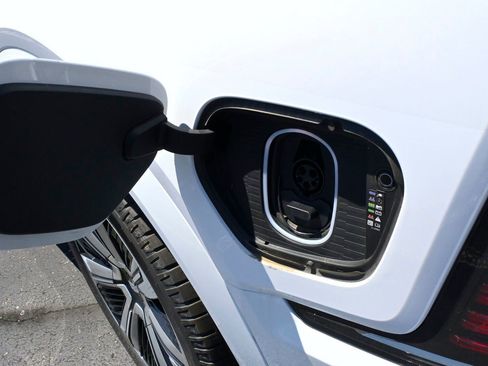 New 2025 Cadillac Escalade IQ Luxury 2 image 24