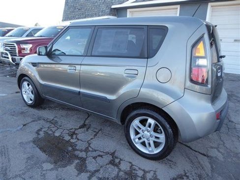 Used 2010 Kia Soul + image 8