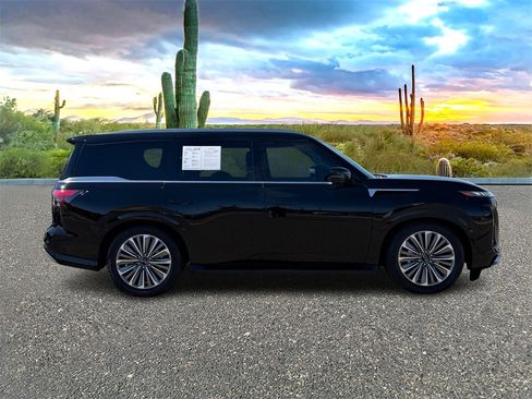 Used 2025 INFINITI QX80 Luxe image 3
