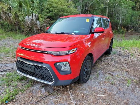 Used 2022 Kia Soul LX w/ Technology Package FWD image 3