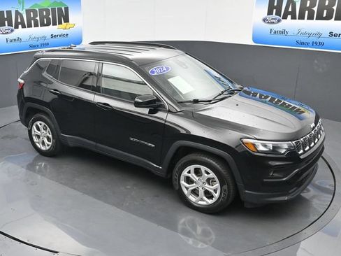 Used 2024 Jeep Compass Latitude AWD/4WD image 27