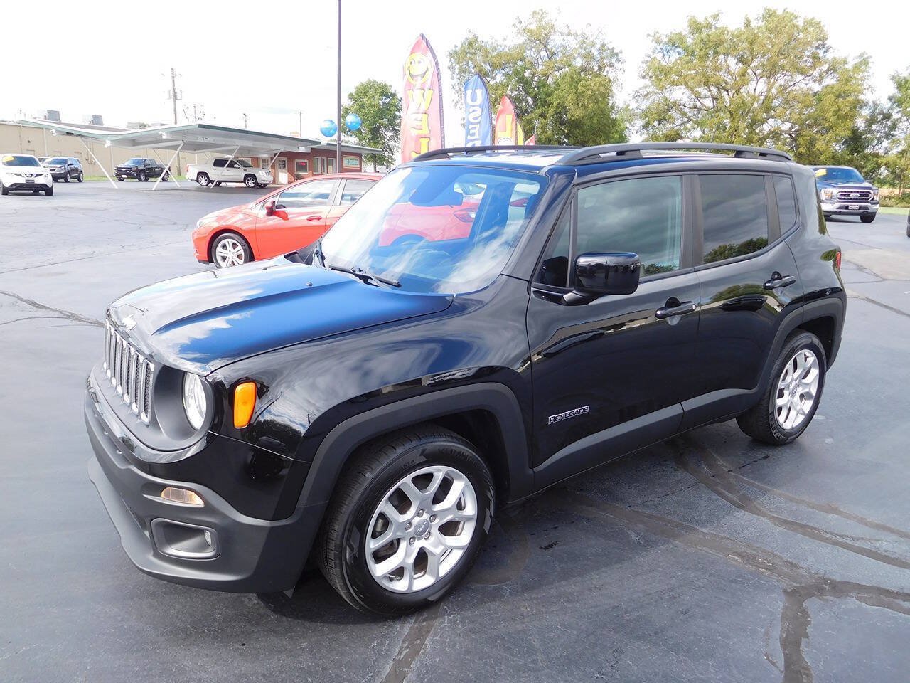 Used 2017 Jeep Renegade Latitude FWD image 4