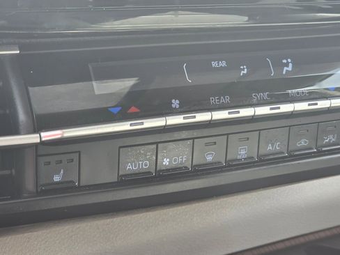 Used 2022 Toyota Sienna XLE w/ XLE Plus Package image 26