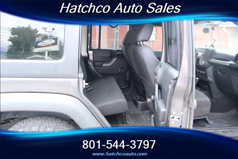 Used 2017 Jeep Wrangler Unlimited Sport w/ Connectivity Group AWD/4WD image 17