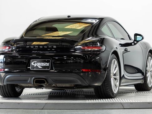 Used 2018 Porsche 718 Cayman RWD image 15