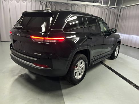 Used 2023 Jeep Grand Cherokee Laredo AWD/4WD image 7