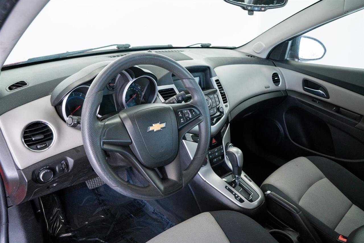 Used 2015 Chevrolet Cruze LS FWD image 13