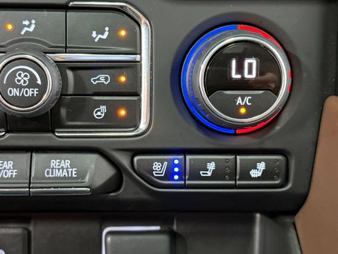 Used 2023 Chevrolet Tahoe High Country w/ Advanced Technology Package AWD/4WD image 35