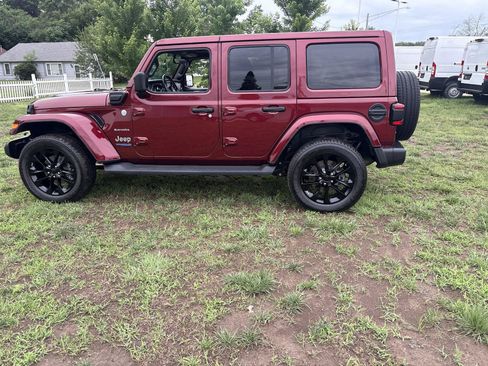 Used 2021 Jeep Wrangler Unlimited Sahara w/ Dual Top Group AWD/4WD image 8