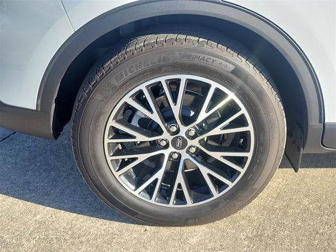 Used 2025 Ford Escape Base w/ Class II Trailer Tow Package image 5