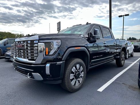 Used 2024 GMC Sierra 2500 Denali w/ Denali Reserve Package AWD/4WD image 2