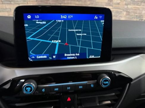 Used 2020 Ford Escape SE FWD image 3