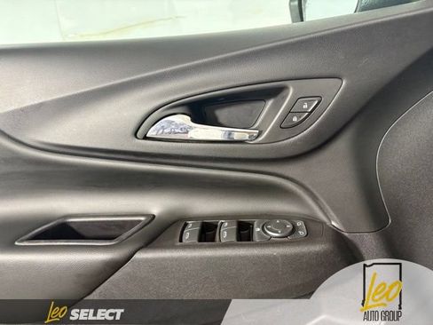 Used 2018 Chevrolet Equinox LT w/ Sun & Infotainment Package FWD image 14