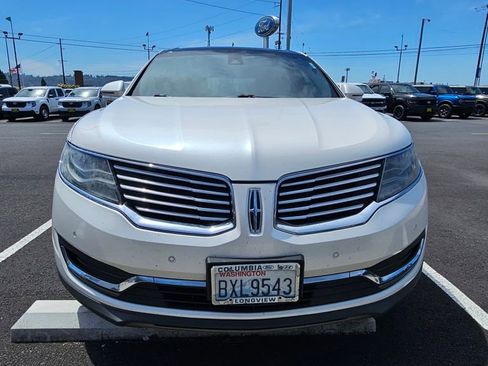 Used 2016 Lincoln MKX Reserve w/ Luxury Package AWD/4WD image 2