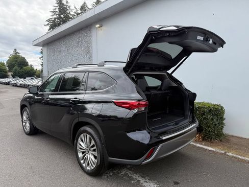 Used 2023 Toyota Highlander Platinum AWD/4WD image 11