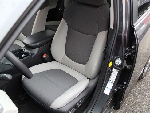 Used 2020 Toyota RAV4 XLE image 18