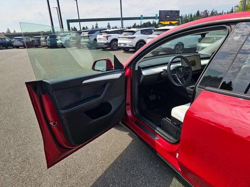 Used 2023 Tesla Model Y Long Range AWD/4WD image 19