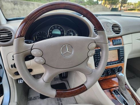 Used 2005 Mercedes-Benz CLK 320 Coupe image 12