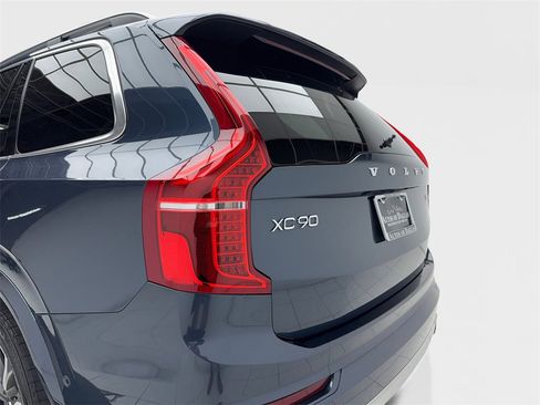 Used 2018 Volvo XC90 T5 Momentum w/ Convenience Package image 11