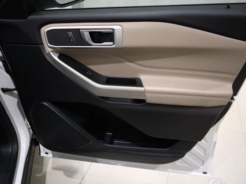 Used 2020 Ford Explorer XLT w/ Equipment Group 202A image 16