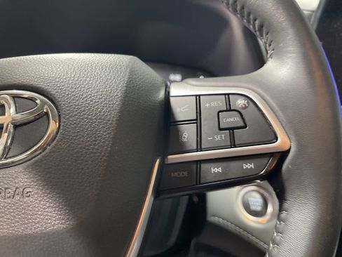 Used 2024 Toyota Highlander XLE image 26