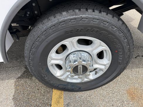 Used 2025 Ford F350 XLT AWD/4WD image 2
