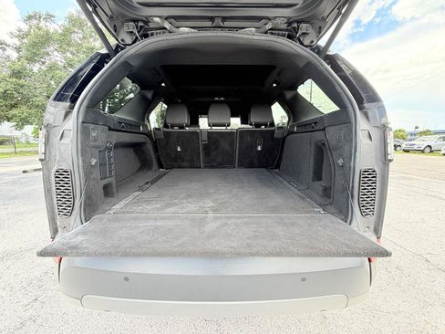 Used 2020 Land Rover Discovery SE AWD/4WD image 13