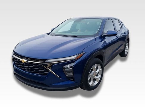 Used 2024 Chevrolet Trax LS w/ LS Convenience Package FWD image 1