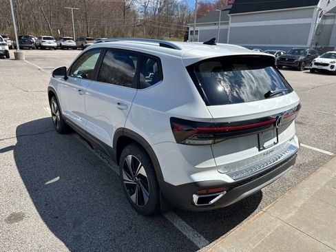 New 2026 Volkswagen Taos SE AWD/4WD image 5