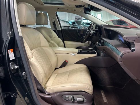 Used 2020 Lexus LS 500 w/ Interior Upgrade Package image 39