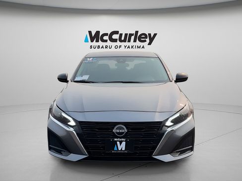 Used 2024 Nissan Altima 2.5 SV FWD image 2