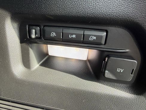 Used 2020 Ford Explorer Limited image 18