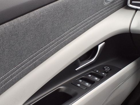 Certified 2025 Hyundai Elantra Limited image 13