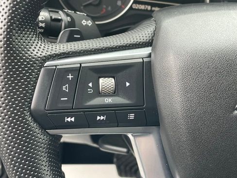 Used 2025 Mitsubishi Outlander SE image 31