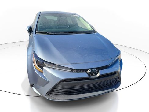 Used 2024 Toyota Corolla LE FWD image 2