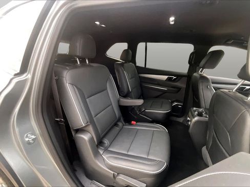 Used 2025 Buick Enclave Preferred FWD image 19