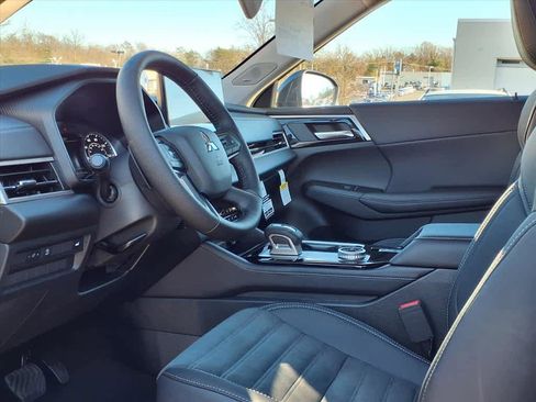 New 2026 Mitsubishi Outlander SE image 8