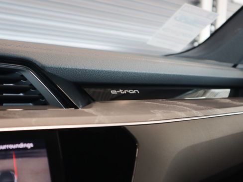 Used 2023 Audi e-tron Premium w/ Convenience Plus Package image 25