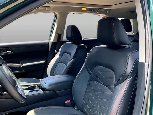Certified 2025 Nissan Pathfinder Platinum w/ Cargo Package FWD image 8