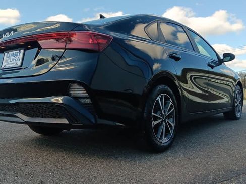 Used 2022 Kia Forte LXS FWD image 4